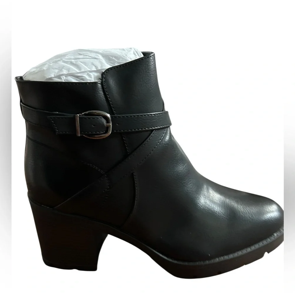 Naturalizer Madalynn Black Water-Repellent Ankle Boots • Size 12 • Chic + Comfy